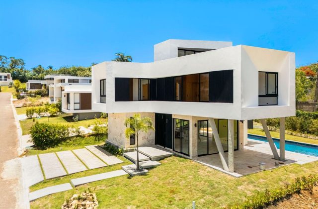 3 bedroom villa for sale in Encuentro Beach, Cabarete