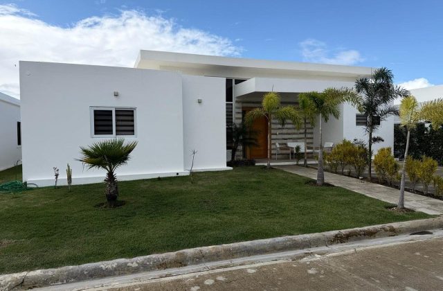 3 bedroom villa for sale in S​osúa O​cean V​illage, Sosúa
